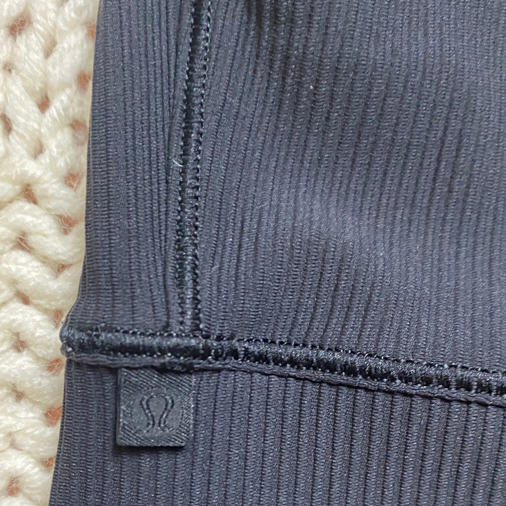 lululemon Black Ribbed Power Pivot Tank Size 4 Workout Crop Active Yoga V neck 6 - Picture 6 of 6